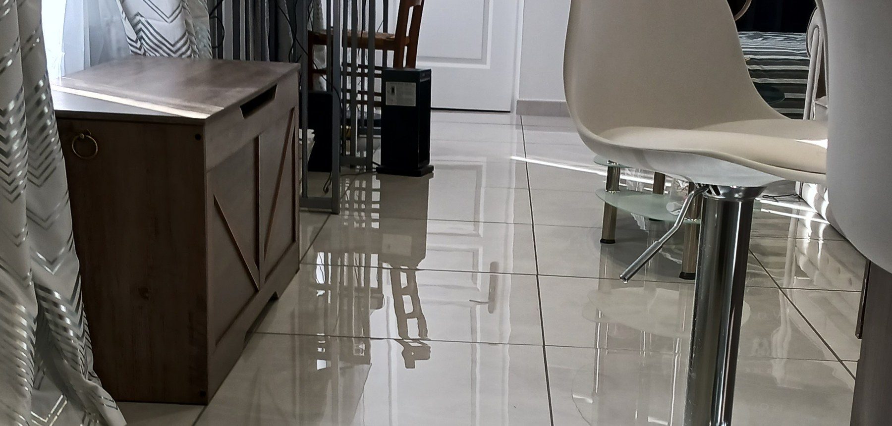 Carrelage brillant et lumineux
